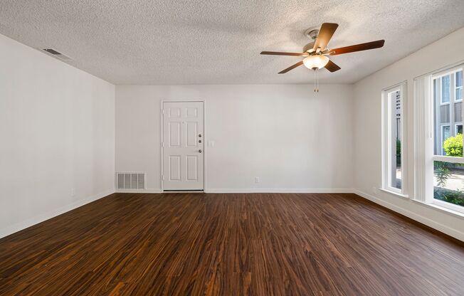 2 beds, 1 bath, 905 sqft, $1,450