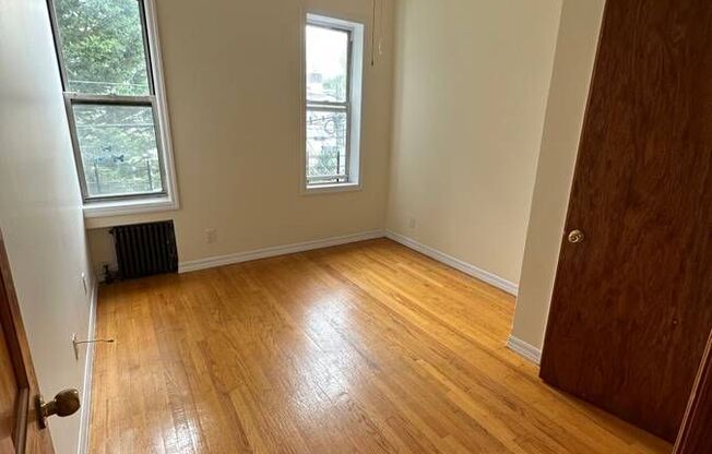 2 beds, 1 bath, $2,450, Unit 4