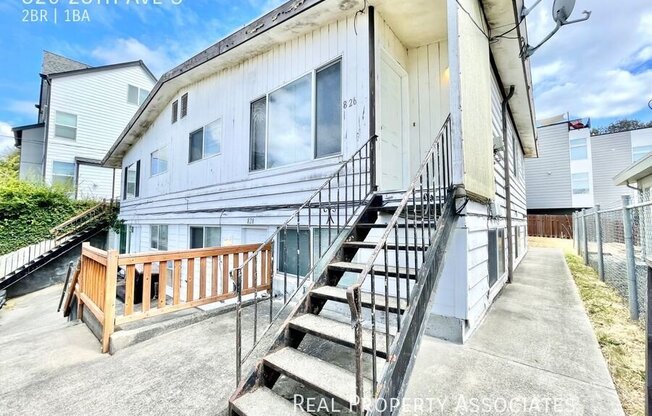 826 28 AVE S