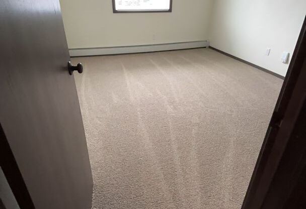 2 beds, 1 bath, 950 sqft, $1,295, Unit 1800-305