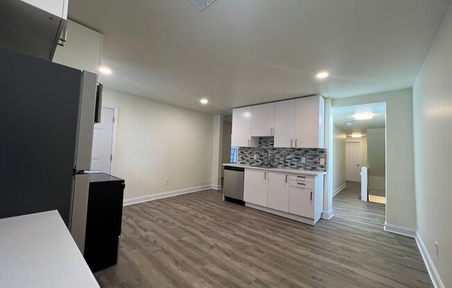 2 beds, 1 bath, $1,295, Unit Floor 2