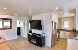 2 beds, 1 bath, $3,275