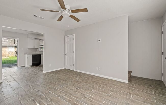 2 beds, 1 bath, 850 sqft, $850, Unit B2