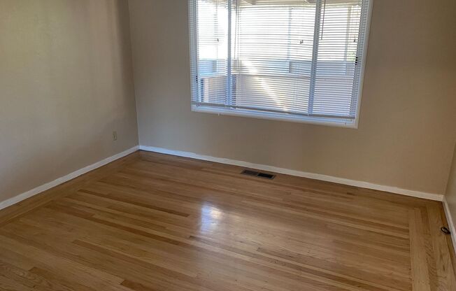 2 beds, 1 bath, $2,995