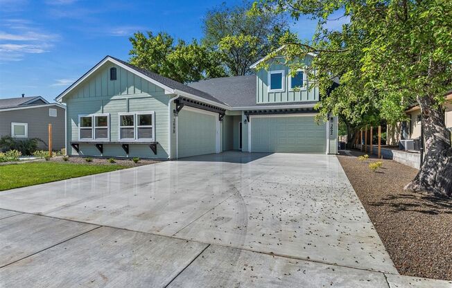 Beautifully finished 3 bedroom, 2 1/2 bath, two story town home in Boise with two car garage! Near 36th and State St.