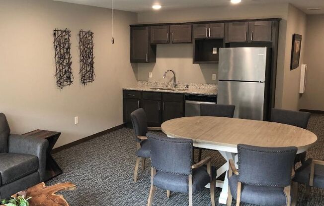 2 beds, 1 bath, 960 sqft, $1,565, Unit 208