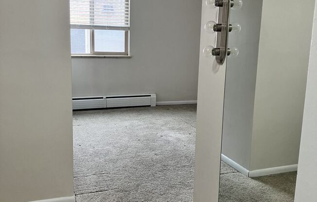 1 bed, 1 bath, 727 sqft, $1,375