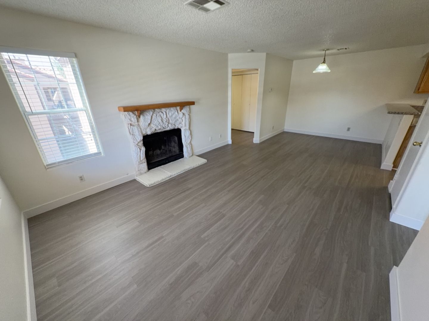 *NEW APPLIANCES*NEW FLOORING*LAKEVIEW CONDOS