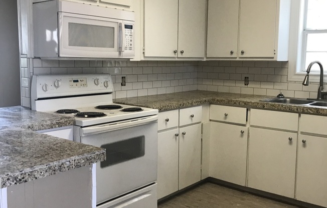 2 beds, 1 bath, $1,195