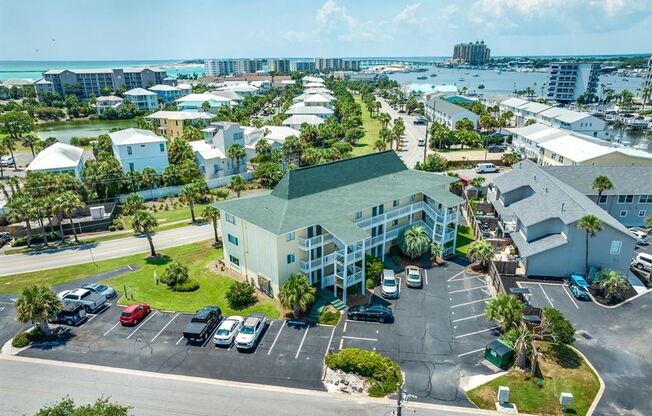 Walk to the Beach from this Ground Floor 1B/ 1B Long Term Rental on Holiday Isle in Destin