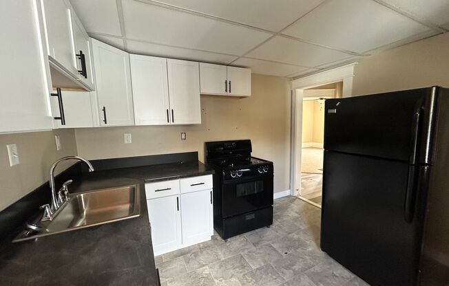 3 beds, 1 bath, 1,220 sqft, $1,100, Unit 814 E High Street