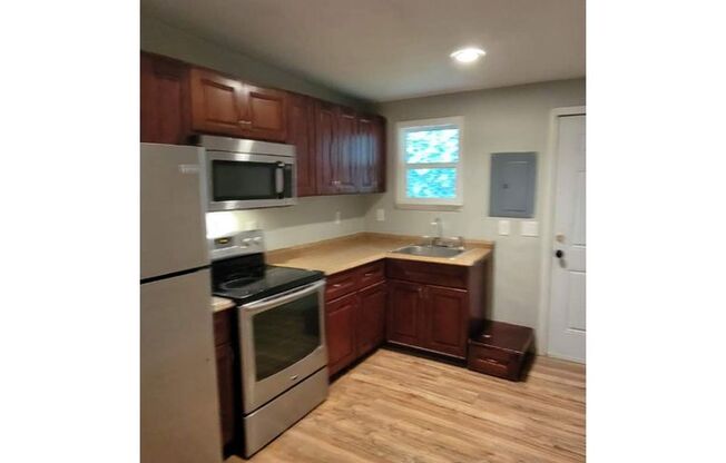 2 beds, 1 bath, 1,100 sqft, $1,649