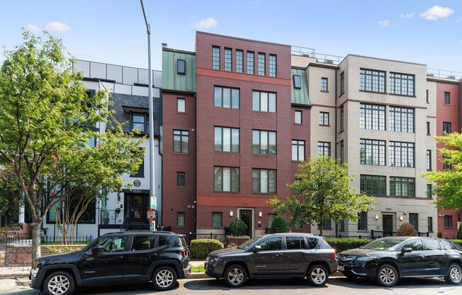 Available Now! 1 Bedroom + Den In Adams Morgan/ Dupont/ U Street