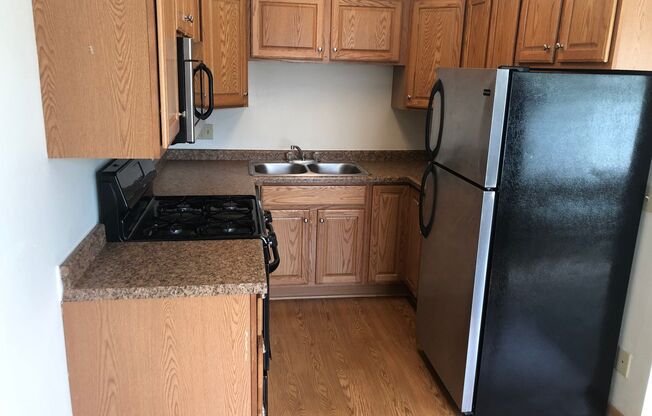 2 beds, 1 bath, 900 sqft, $1,370, Unit 4412-104