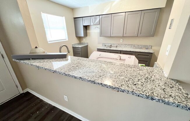 2 beds, 2 baths, 950 sqft, $1,740, Unit 2111-10 R