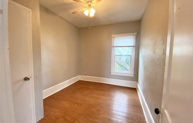 1466 30 AVE N