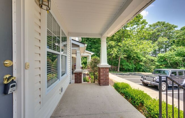 Renovated Townhome in Convenient Nashville Location