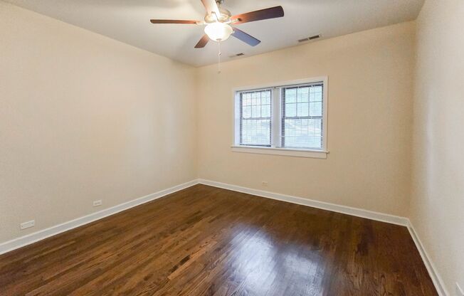 3 beds, 2 baths, 1,325 sqft, $2,995, Unit 1827L-G