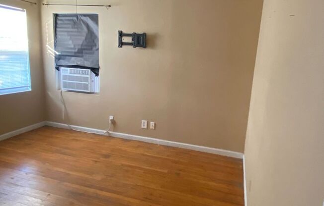 3 beds, 1 bath, $1,500