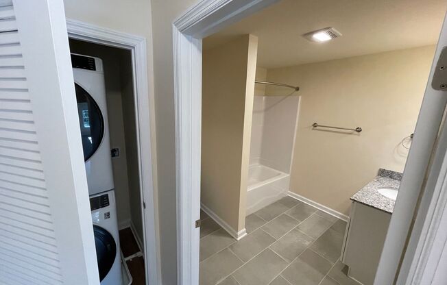 2 beds, 1 bath, 1,027 sqft, $1,625, Unit Apt 3212