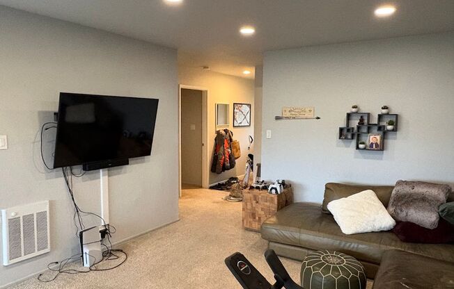 339 Broadway #215-30% Rental Fee