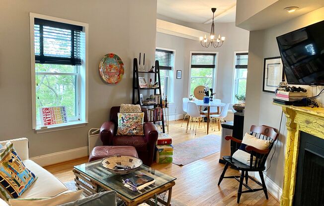 Top floor 1 bedroom in DuPont with Balcony, Fireplace and W/D!