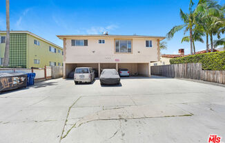 1435 S HAYWORTH AVE