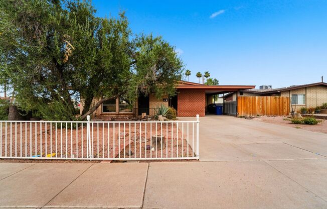 Charming rental home located on a quiet cul-de-sac in the heart of Mesa