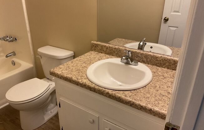 2 Bedroom in North Athens **Available late July!**