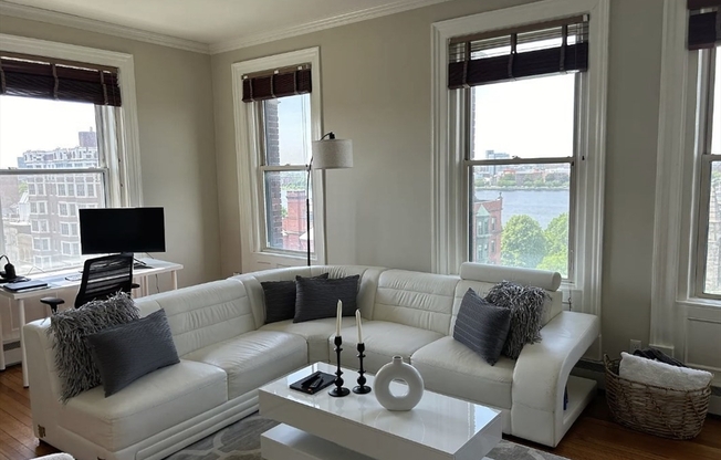 1 bed, 1 bath, 675 sqft, $3,950, Unit 82