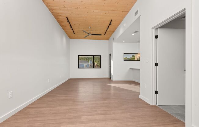 Studio, 1 bath, 648 sqft, $1,248, Unit 404