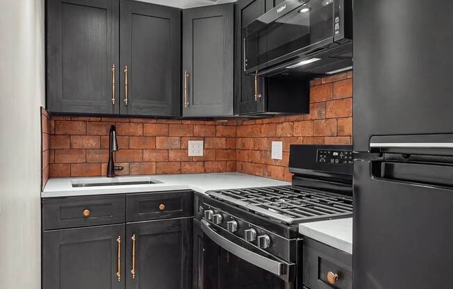 335 E 51 ST