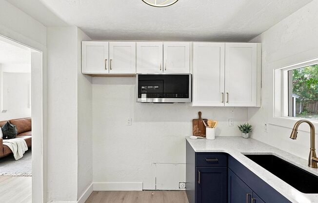 Newly Remodeled 4 bedroom, 2 bathroom home in Spokane Valley Available Now!