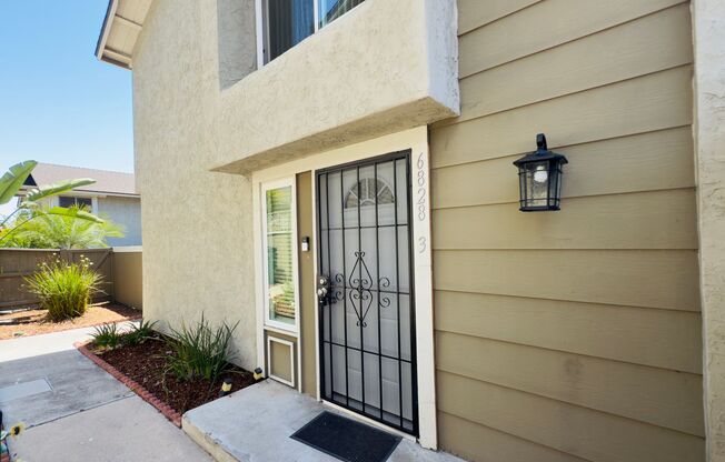 Charming 3-Bedroom Townhome Just Off the 54 freeway