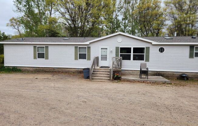 2 beds, 2 baths, $1,250, Unit Cabin 9