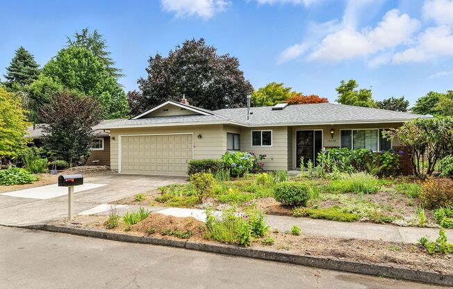Refreshed 3 Bedroom Ranch In NE Portland