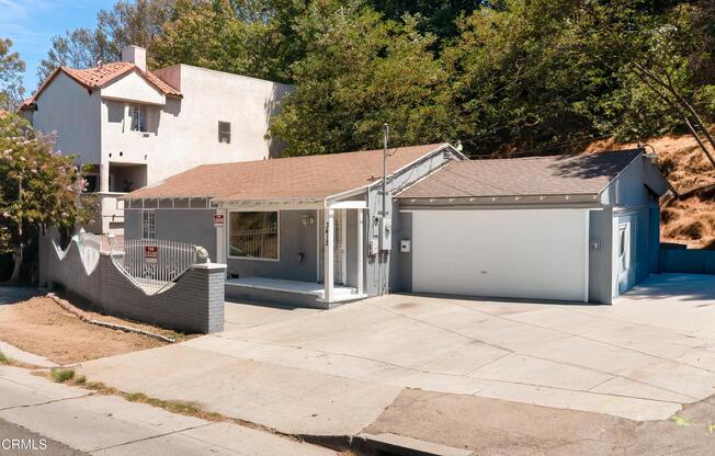 3412 BARHAM BLVD