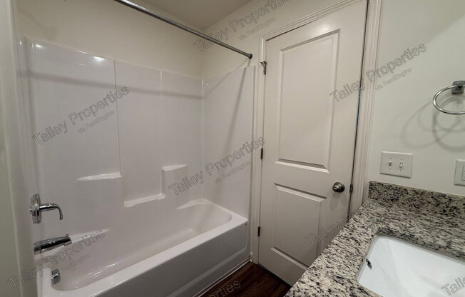 2 beds, 1.5 baths, 960 sqft, $1,299, Unit T
