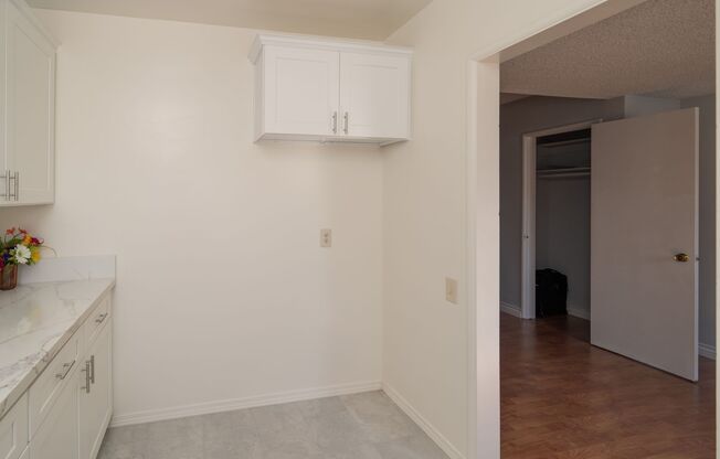 2 beds, 1 bath, 955 sqft, $2,600, Unit 08