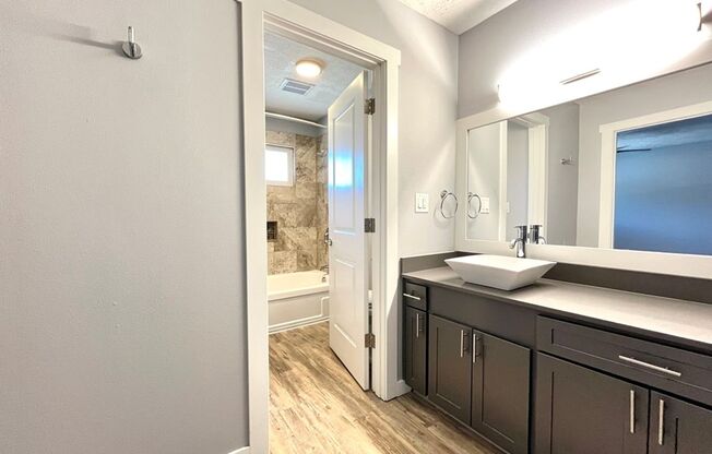 1 bed, 1 bath, 555 sqft, $1,275, Unit 20