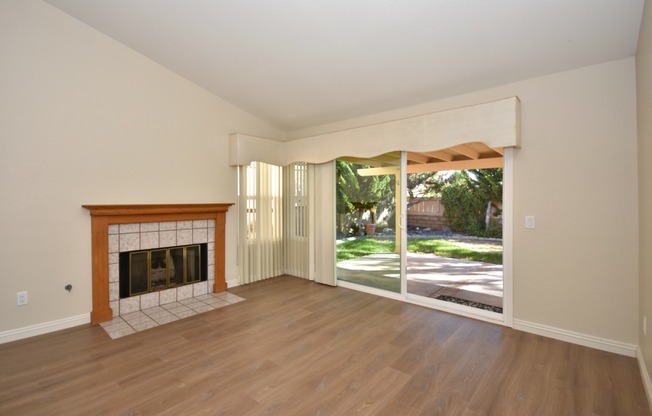 Updated 2Bed, 2Bath Home in Vista!