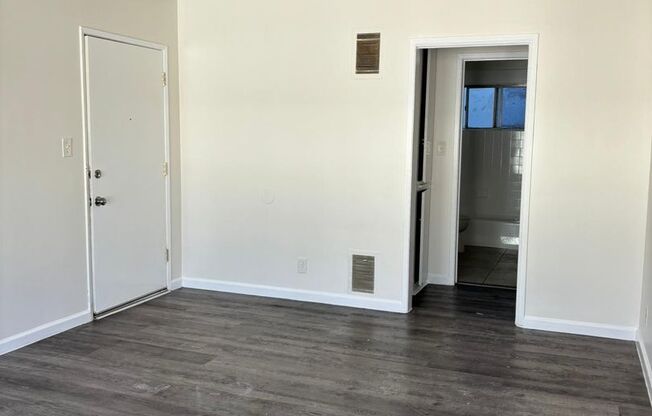 1 bed, 1 bath, 650 sqft, $1,950, Unit 28