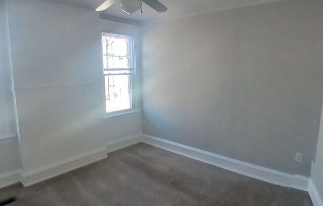 2 beds, 1 bath, 900 sqft, $1,495, Unit Apt #1st Fl B