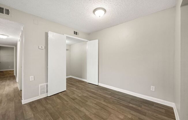 3 beds, 2 baths, 1,121 sqft, $1,400, Unit G86