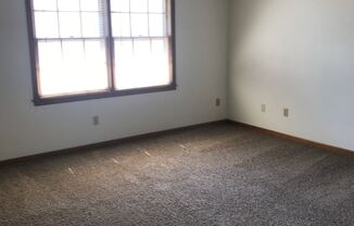 2 beds, 1 bath, 700 sqft, $875, Unit Unit 2