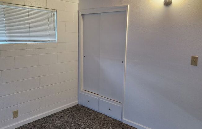 2 beds, 1 bath, $1,300