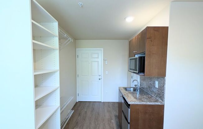 Studio, 1 bath, 160 sqft, $1,150, Unit 352
