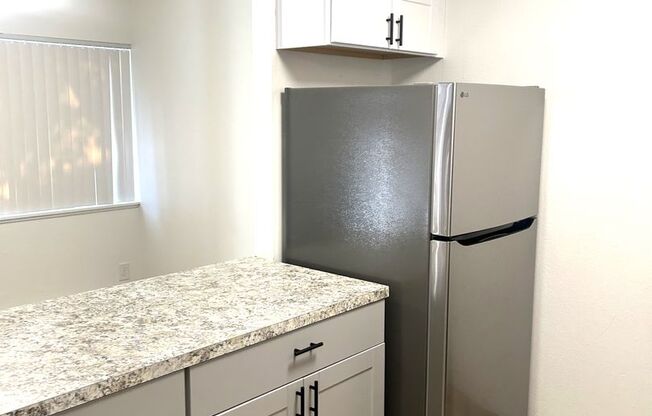 2 beds, 1 bath, 930 sqft, $1,950, Unit X1