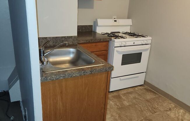 Studio, 1 bath, 400 sqft, $1,200, Unit 724
