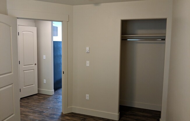 2 beds, 1 bath, 850 sqft, $1,050, Unit #4102